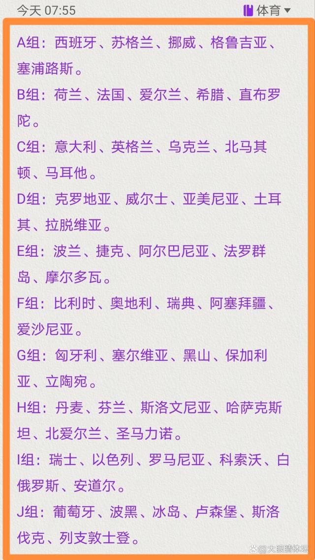 闪光不断打在黎漾的脸上，可黎漾丝毫没有不适的感觉，她状态极佳，或躺或坐，不断摆出各种各样的Pose，看得人是目不暇接，眼花缭乱。